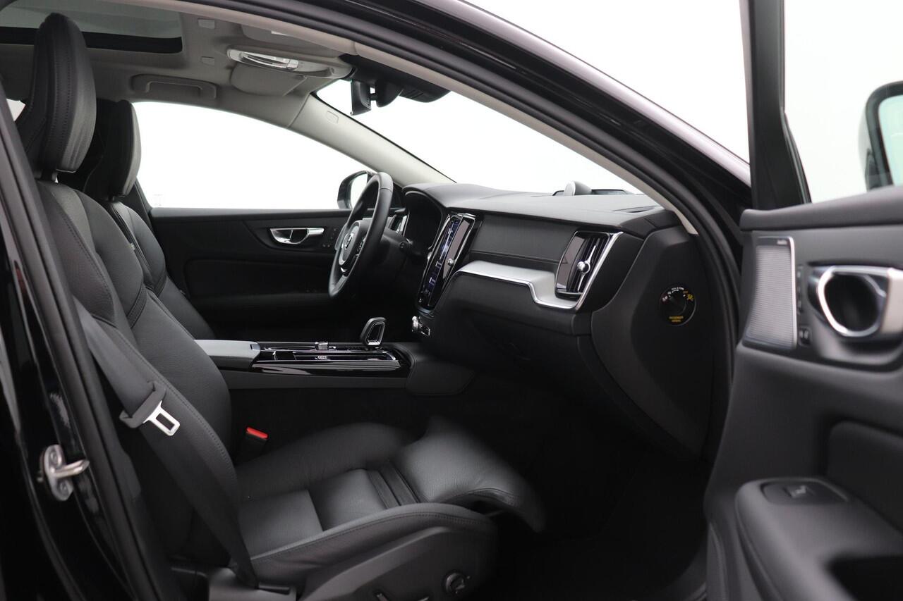 Volvo V60 T6 Plug-in hybrid Ultra Dark | Bowers&Wilkins | Head-Up | Panoramadak | Trekhaak | 360° Camera | ACC