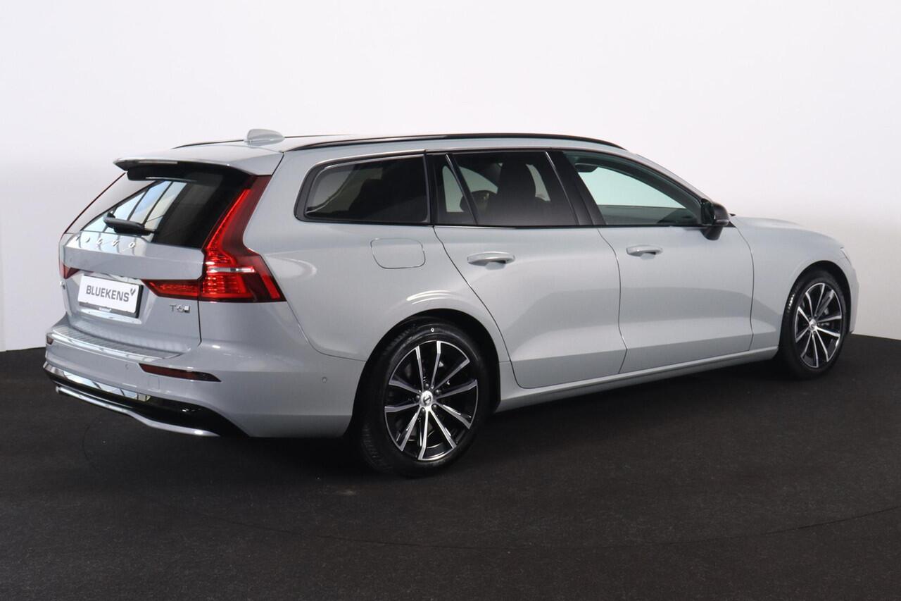 Volvo V60 T6 Recharge AWD Plus Dark - IntelliSafe Assist & Surround - 360º Camera - Harman/Kardon audio - Adaptieve LED koplampen - Verwarmde voorstoelen, stuur & achterbank - Parkeersensoren voor & achter - Elektr. bedienb. voorstoelen met geheugen - Extra getint 
