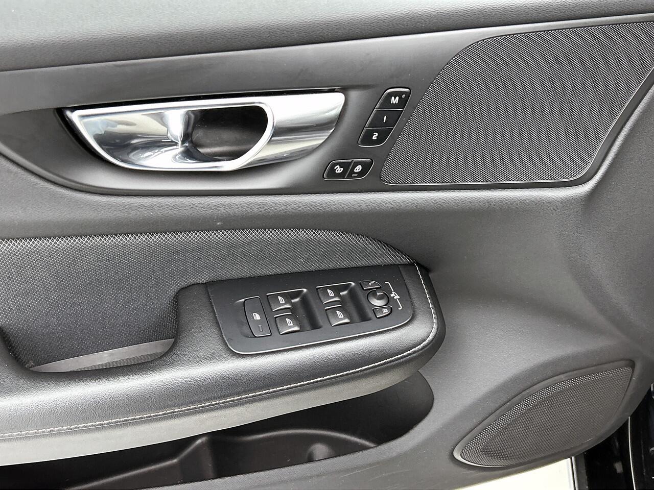 Volvo V60 2.0 T8 Hybride SOH 94% AWD R-Design / Panoramadak / Leder / Navigatie / Adap. Cruise / Pdc.V+A / Stuur- Stoelverwarming / Apk nieuw