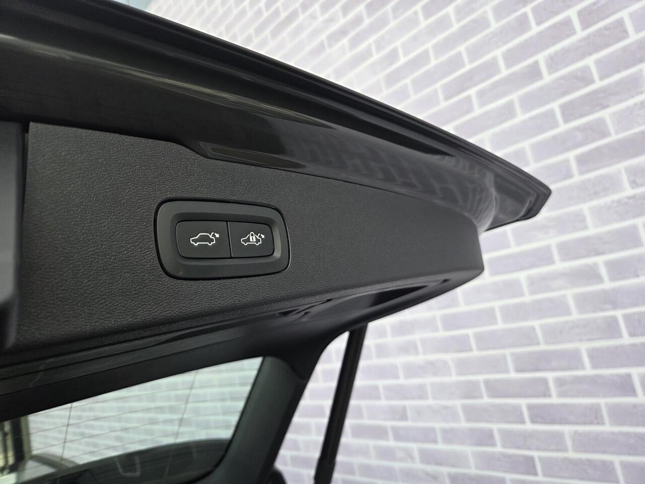 Volvo V60 B3 Momentum Business Aut | Adaptieve Cruise Control | LED koplampen | Navigatie | Apple CarPlay & Android Auto | DAB+ | Elektrische Achterklep |