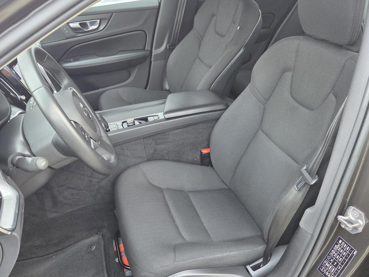 Volvo V60 B3 Momentum Business Aut | Adaptieve Cruise Control | LED koplampen | Navigatie | Apple CarPlay & Android Auto | DAB+ | Elektrische Achterklep |