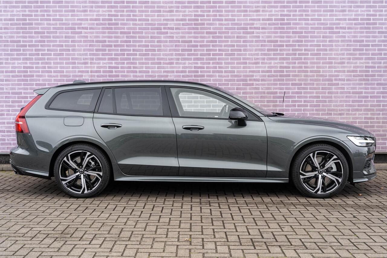 Volvo V60 2.0 T6 Plug-in hybrid AWD Essential | Sport Pack | Styling Kit | Stoel- / Stuurverwarming | Adaptive Cruise Control | Leder Interieur | getint glas | Dodehoekdetectie | Google | 19" | Forest Lake | MY 2026