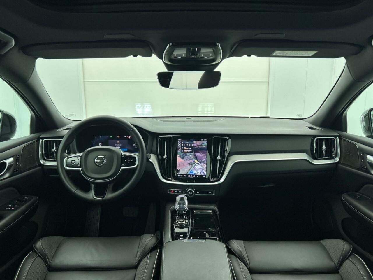 Volvo V60 2.0 T6 Dark | Panorama Dak | 360 Camera | Trekhaak | BLIS |