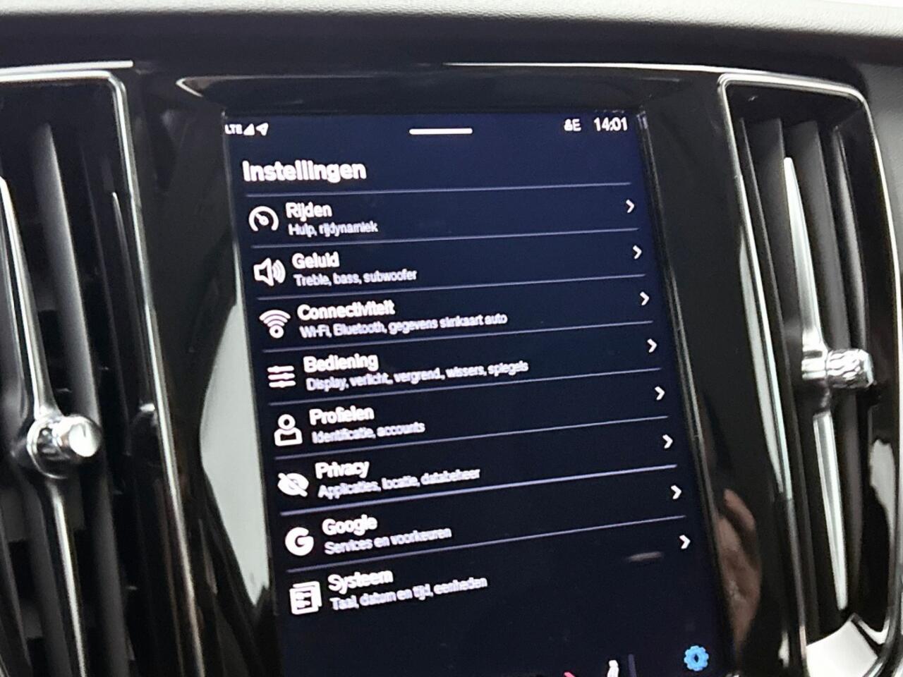 Volvo V60 2.0 T6 Bright | Leder | Trekhaak | Climate Pack | Pilot Assist |