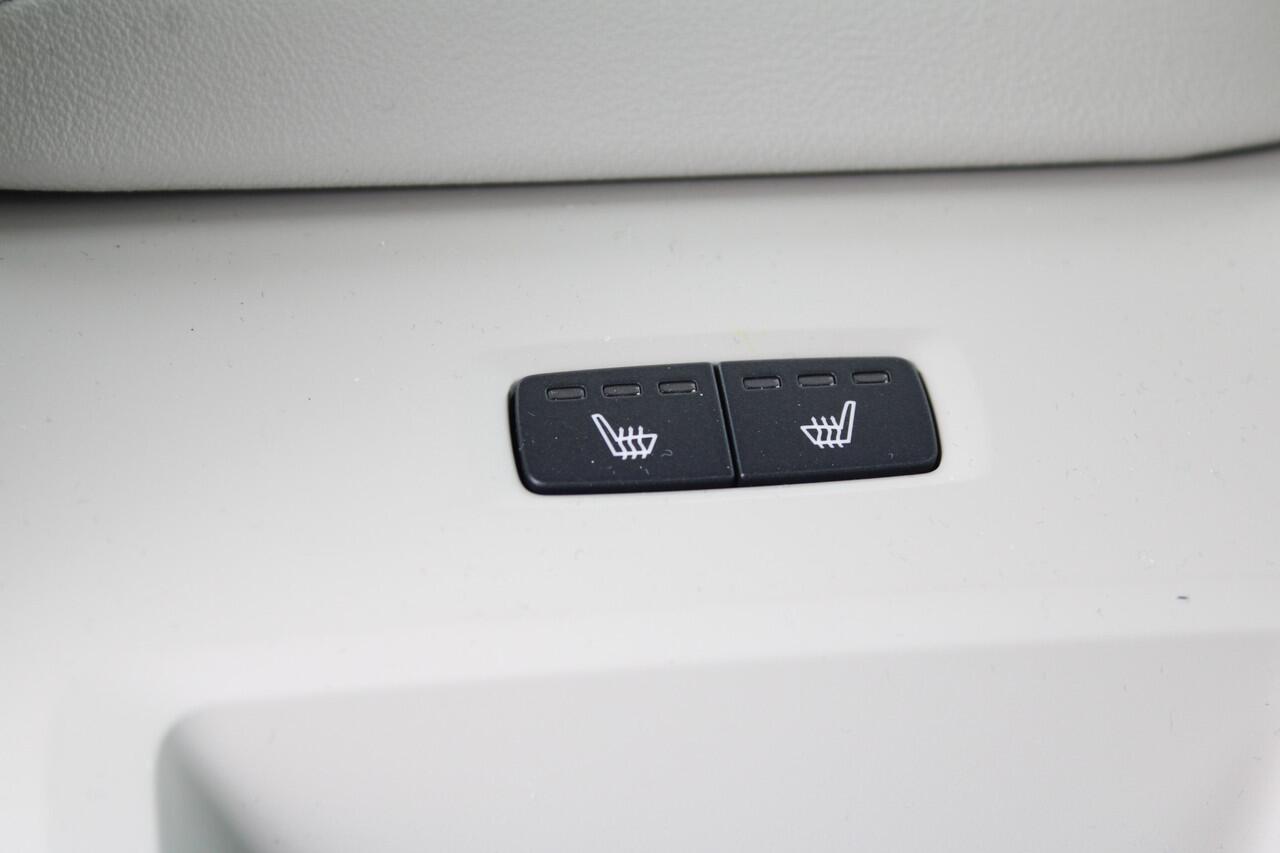 Volvo V60 B3 Essential Edition | Trekhaak | Stoelverwarming | Pilot Assist