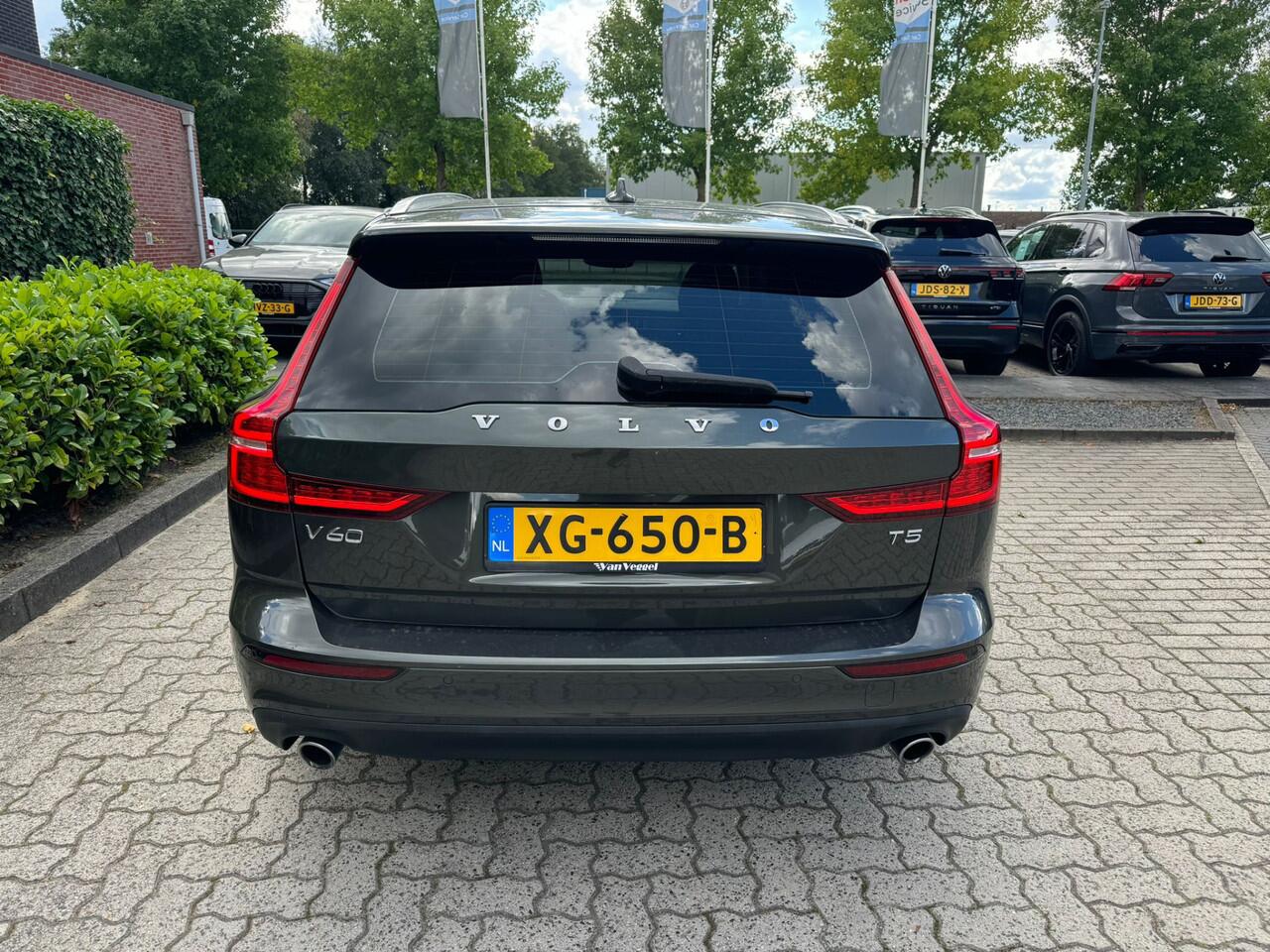 Volvo V60 2.0 T5 Momentum virtual cockpit, leer, navi