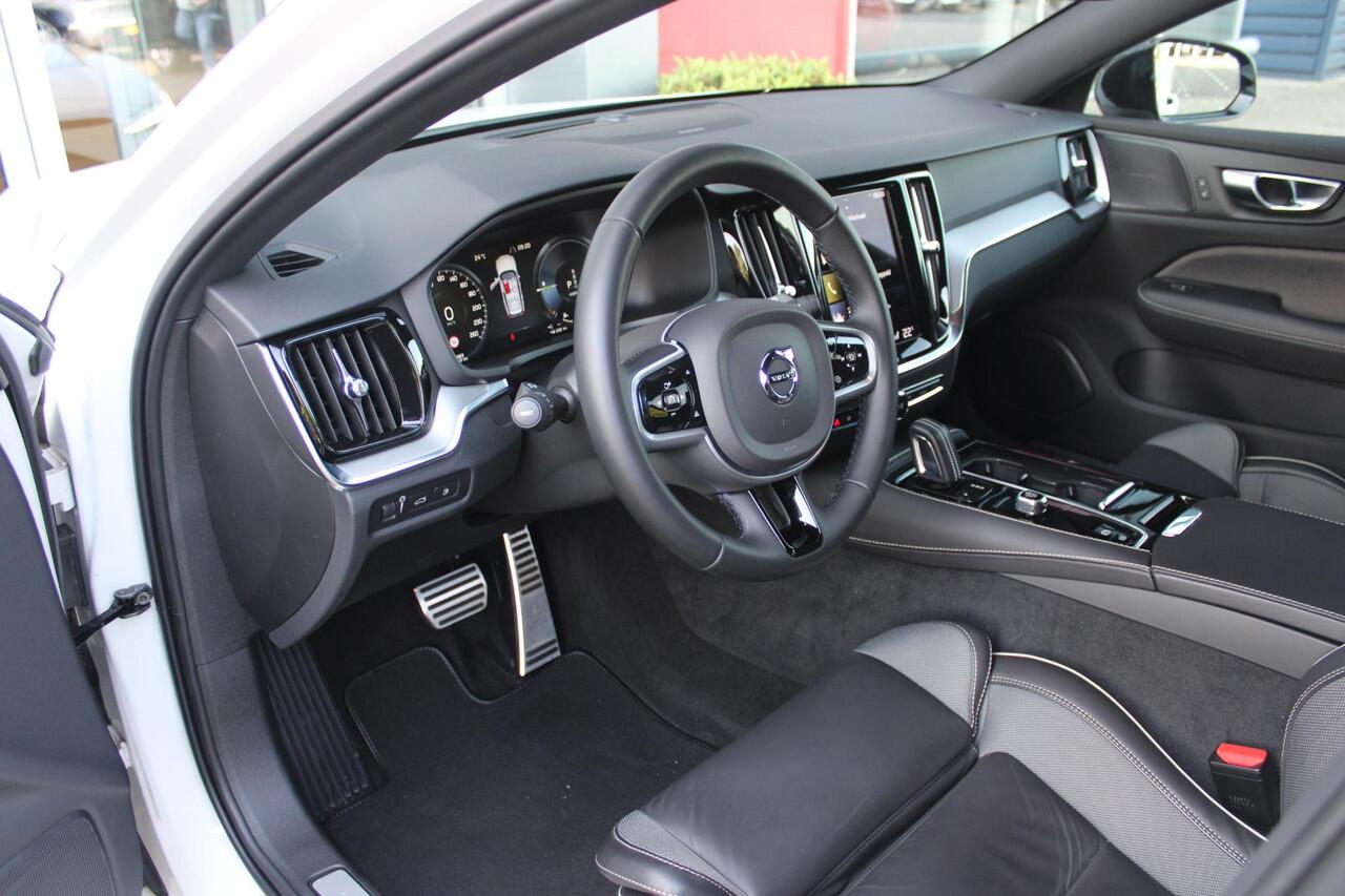 Volvo V60 2.0 T6 RECHARGE 340PK AWD R-DESIGN | ELEKTRISCH BEDIENBARE VOORSTOELEN MET GEHEUGEN OP BESTUURDERSSTOEL | 18" 5-Y SPAAKS MATT BLACK / DIAMOND CUT R-DESIGN WIELEN | HIGH PERFORMANCE SOUND HARMAN KARDON | ADAPTIVE CRUISE CONTROL | ACHTERUITRIJ CAMERA | GETI