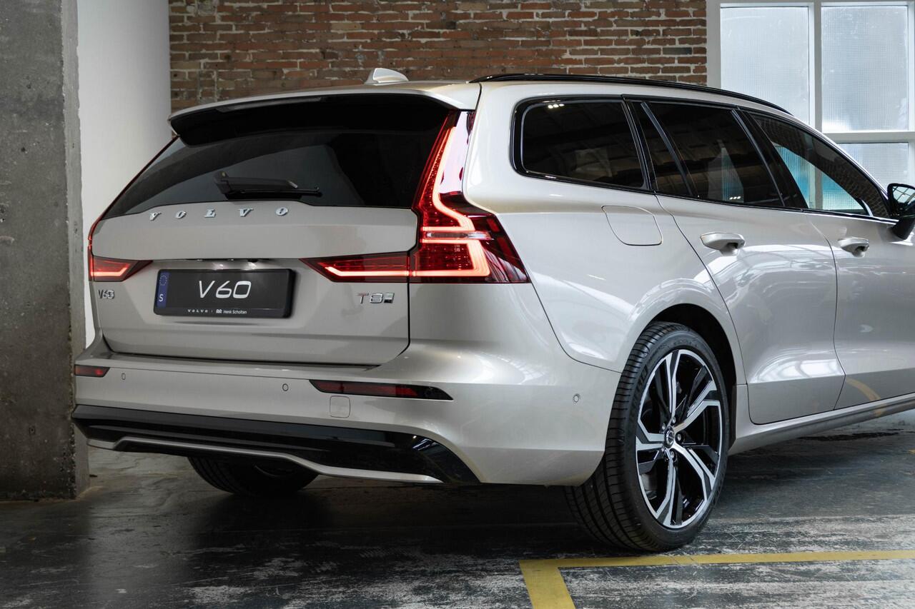 Volvo V60 2.0 T6 Plug-in hybrid AWD Plus Dark | Direct Leverbaar | Head-Up Display | 360º Camera | 19" Lichtmetalen Wielen | Premium Audio by Harman Kardon | Nappa Lederen Contourstoelen |