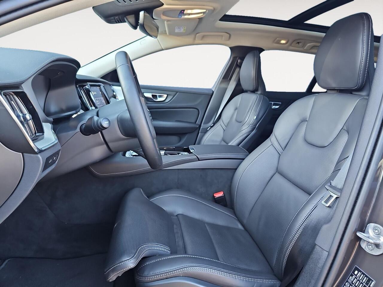 Volvo V60 2.0 T8 Plug-in hybrid AWD Ultra Dark | Bowers & Wilkins Audio | Extra getint glas | Head-up display | Nappa lederen bekleding |