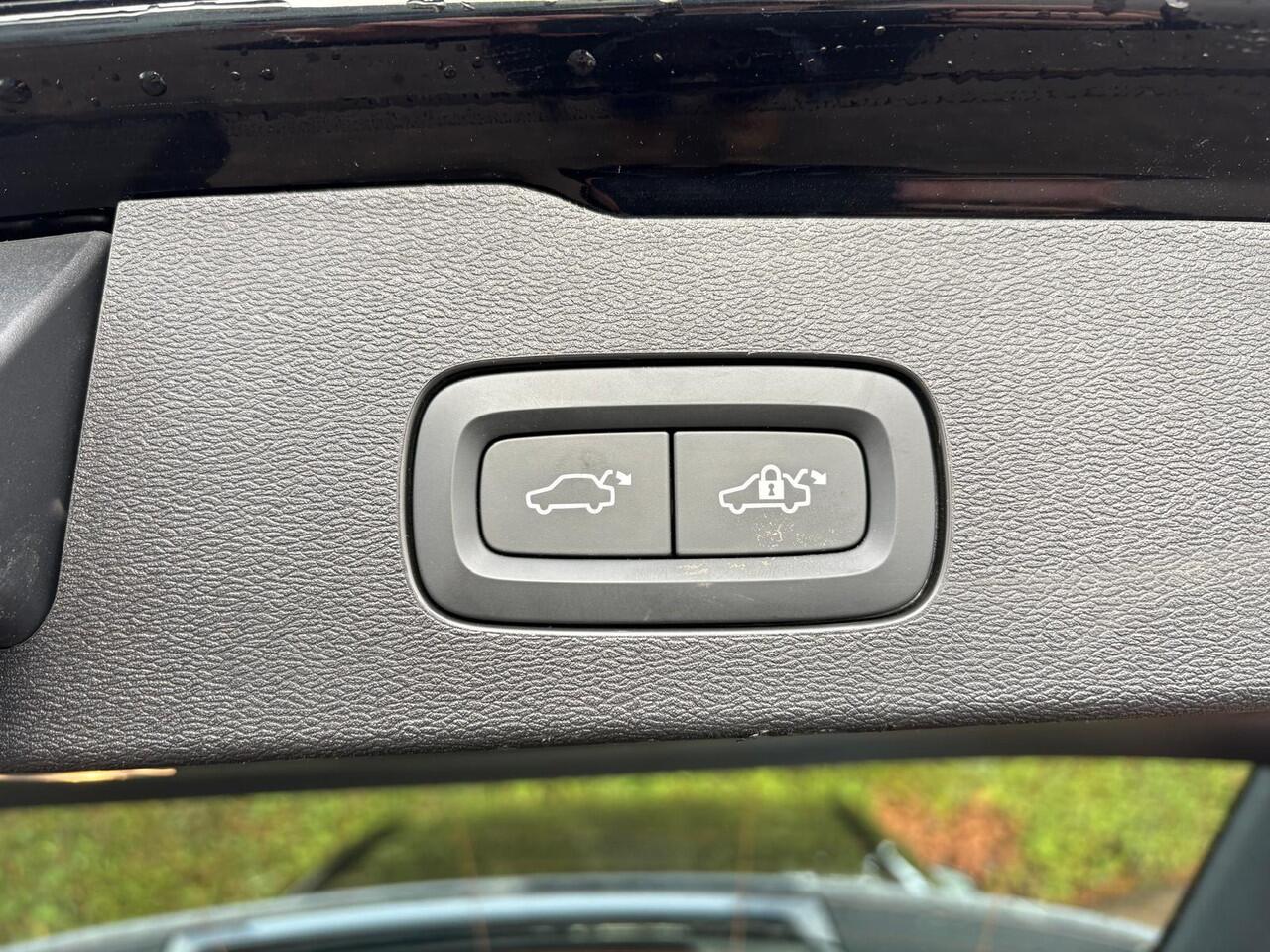 Volvo V60 2.0 T6 Plug-in hybrid AWD Plus Dark