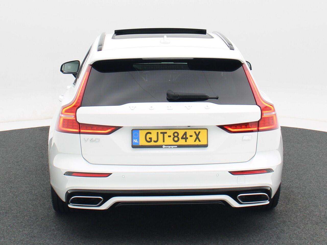 Volvo V60 2.0 T6 340 Pk Automaat Recharge AWD R-Design | Panoramadak | Harman/Kardon | Elektrische Achterklep | Stoelverwarming | 19 Inch | 105.407 Km!!