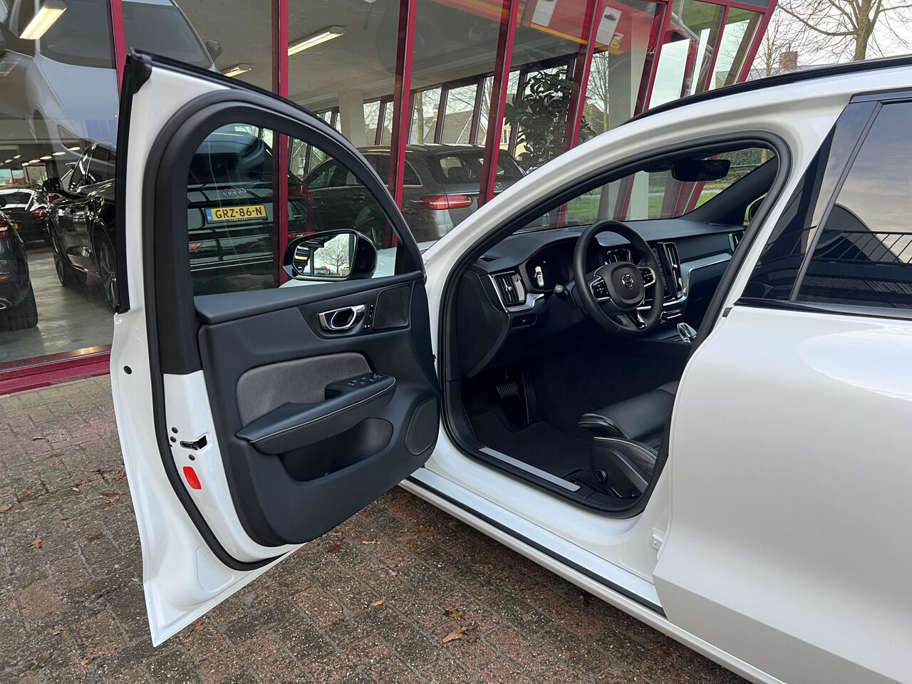 Volvo V60 2.0 B3 Plus Dark | Heico Styling-kit | Pano | H&K | Google Infotainment | Nappa Leder |