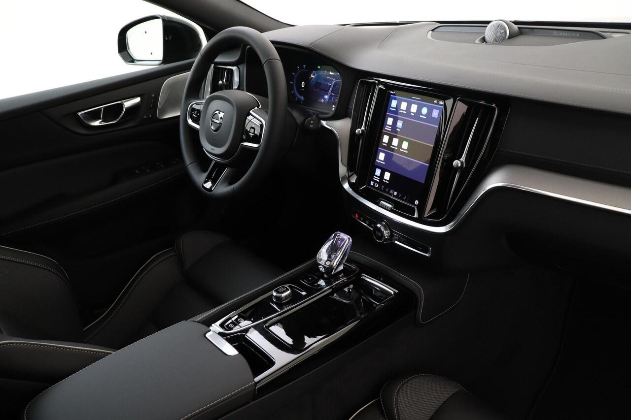 Volvo V60 T6 RECHARGE AWD ULTRA DARK -PANO.DAK|360°CAM|BOWERS&WILKINS|19"|HEAD-UP DISP.|BLACK.BADGE