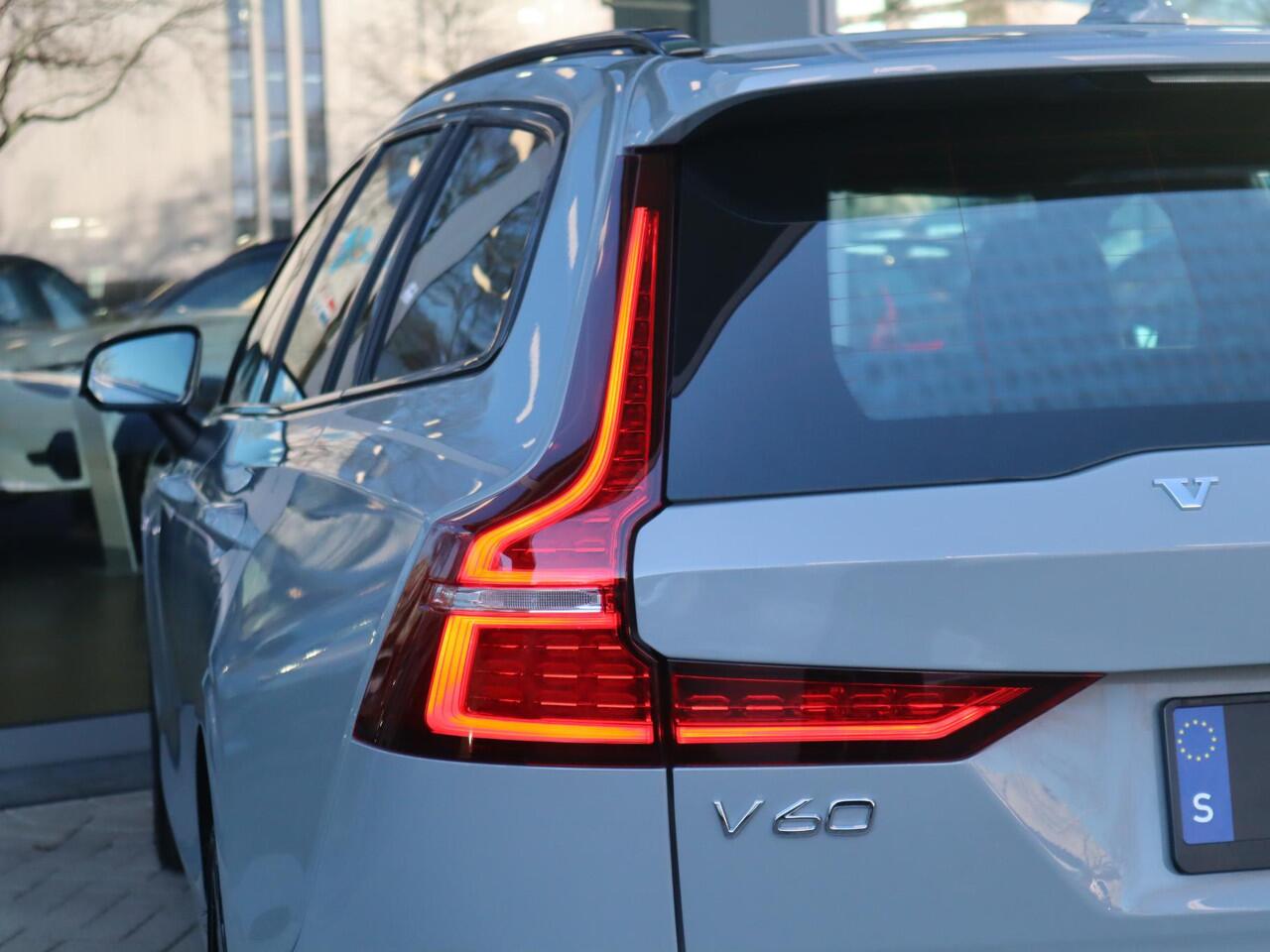 Volvo V60 2.0 T8 Plug-in hybrid AWD Ultra Perf. Ed. Dark | Uit voorraad leverbaar!| MY26!|