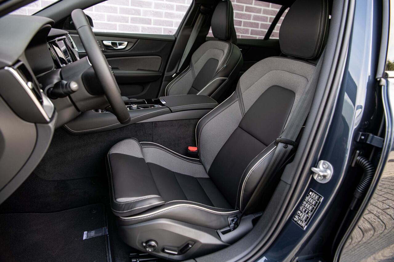 Volvo V60 2.0 T6 Plug-in hybrid AWD Plus Dark | Panoramadak | 19" | Getint glas | harman/kardon | Verwarmde voorruit | Exterior Styling | Black Pack