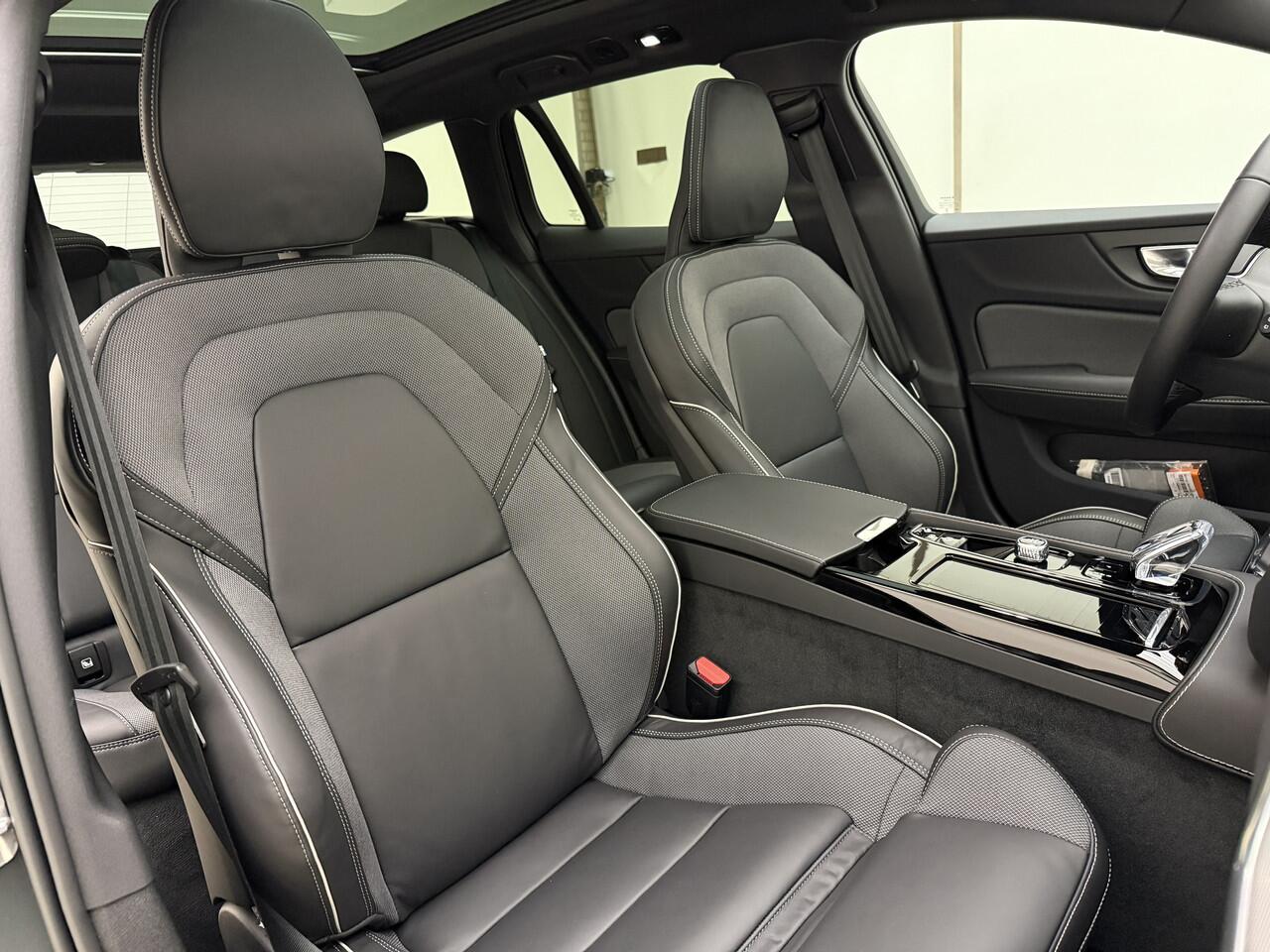 Volvo V60 T6 350pk AWD Plus Dark / Panoramisch dak / Head-up display / Keyless / 360Camera / H&K Audio / Sportstoelen.