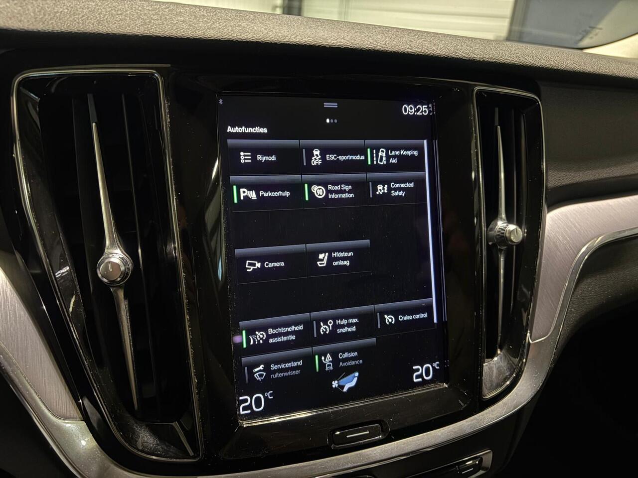 Volvo V60 B3 Aut. Momentum ACC Trekhaak Parkeercamera 164pk