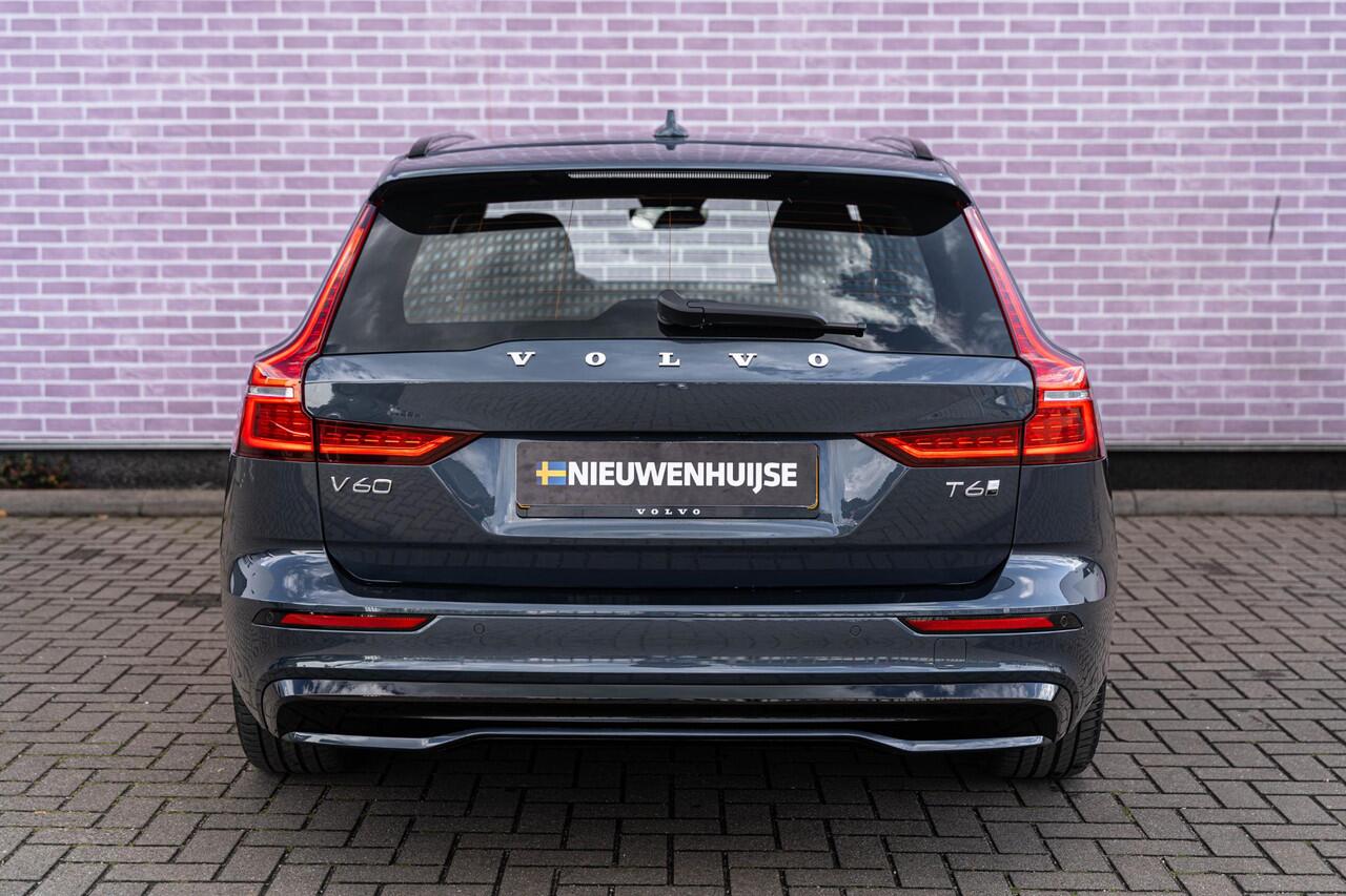 Volvo V60 2.0 T6 Plug-in hybrid AWD Plus Dark | Trekhaak | Harman Kardon | 360º Camera | Verwarmbare voorruit | Stoel- / Stuurverwarming Voor + Achter | Adaptive Cruise | BLIS | Verwarmbare voorruit | Power seats