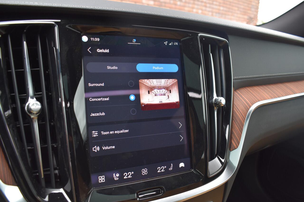 Volvo V60 T6 350PK Plug-in hybrid AWD Ultra Bright | Lounge | 19'' | Bowers & Wilkins | 360 Camera | Massage | Voorraadvoordeel |