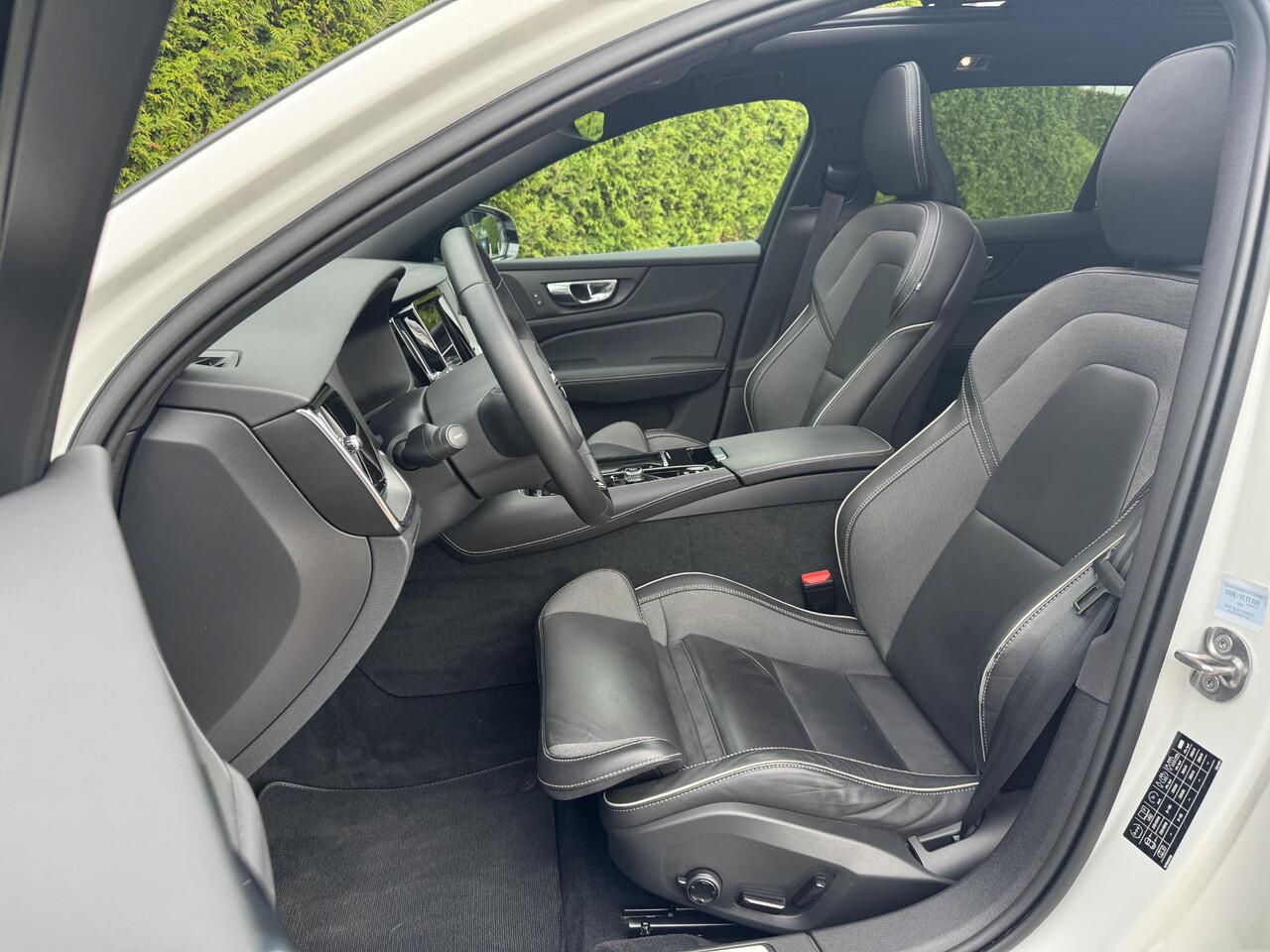 Volvo V60 T6 Recharge AWD R-Design | Panoramadak | Elekt.stoel | DAB | CarPlay