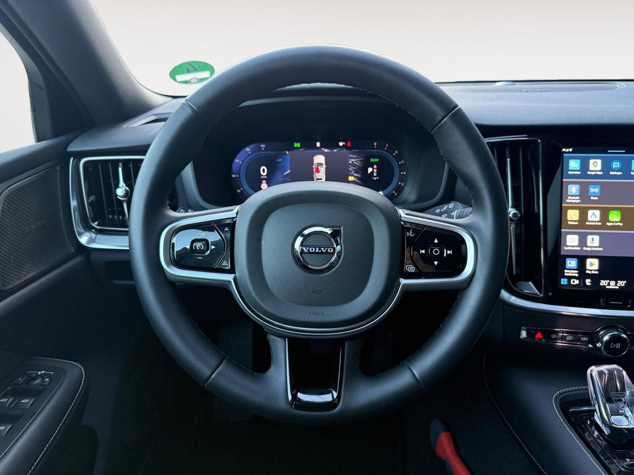 Volvo V60 2.0 T6 Plug-in hybrid AWD Plus Dark | Trekhaak | 360 graden camera | Verwarmde voorruit | Sportstoelen |