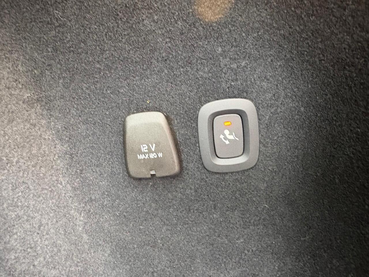 Volvo V60 T6 Plug-in hybrid AWD Plus Dark | Panoramadak | Harman/Kardon | Trekhaak |