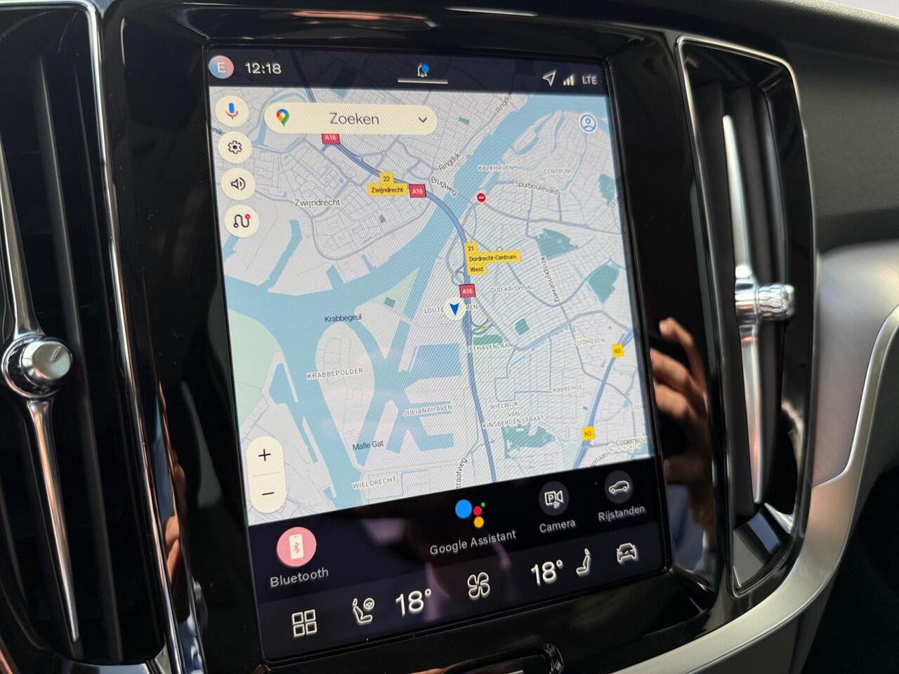 Volvo V60 2.0 T6 Plug-in hybrid AWD Essential | Stoel- en stuurwiel verwarming | Dode hoek detectie | Achteruitrijcamera |