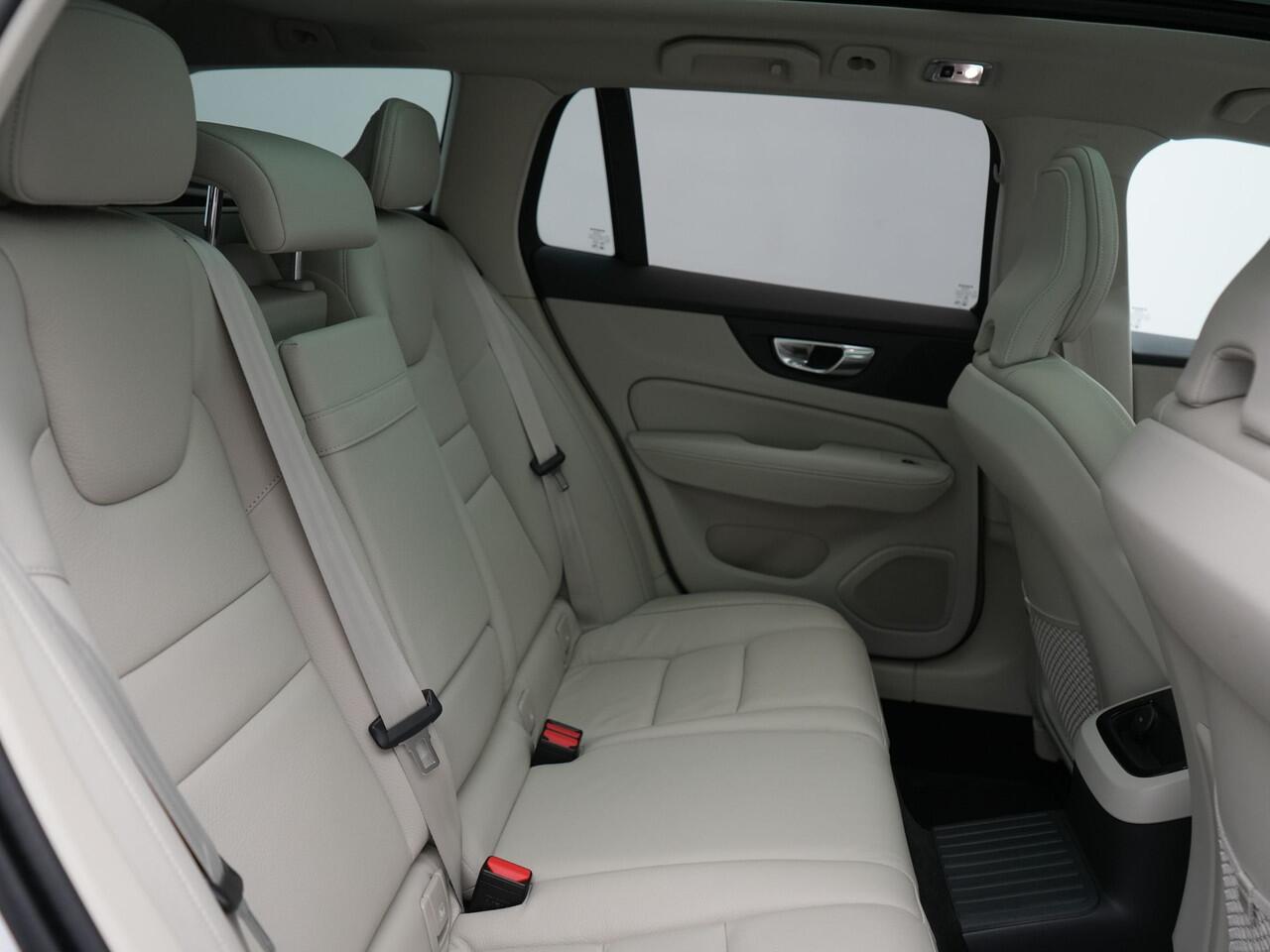 Volvo V60 T6 Recharge AWD Inscription Plug In Hybrid 340pk Dealer O.H PHEV | Trekhaak Af Fabriek | Panodak | Head Up | 360 Camera | Adaptive Cruise | Lederen Sporstoelen Memory & Verwarmd | Harman & Kardon | Blis | Keyless | Apple Carplay | Stuur Verwarmd |