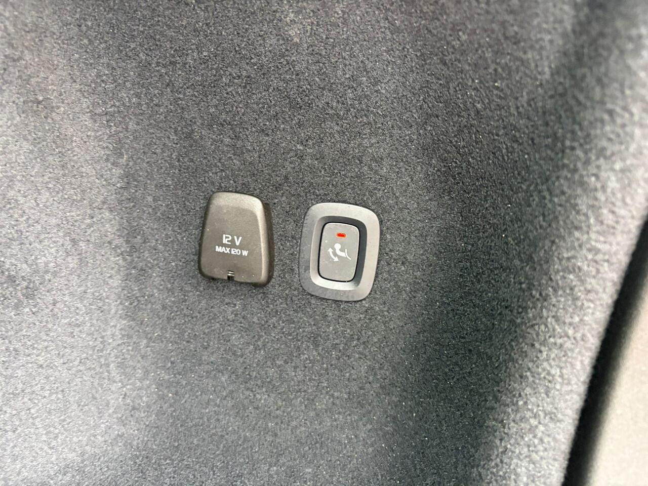 Volvo V60 T6 Plug-in hybrid AWD Plus Dark | Harman/Kardon | Stoel & Stuur verwarming | Trekhaak |