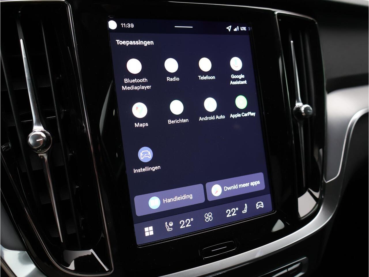 Volvo V60 2.0 T6 Plug-in hybrid AWD Core Business Edition / Harman Kardon / 360 camera / 19" / Stoel en stuurverwarming / Achterbankverwarming /