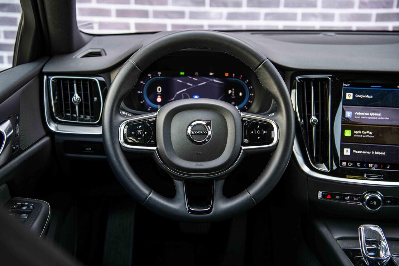 Volvo V60 2.0 B4 Plus Dark | Adaptive Cruise Control | 19" | Camera | Apple Carplay | Memory Seats | Leder | LED |