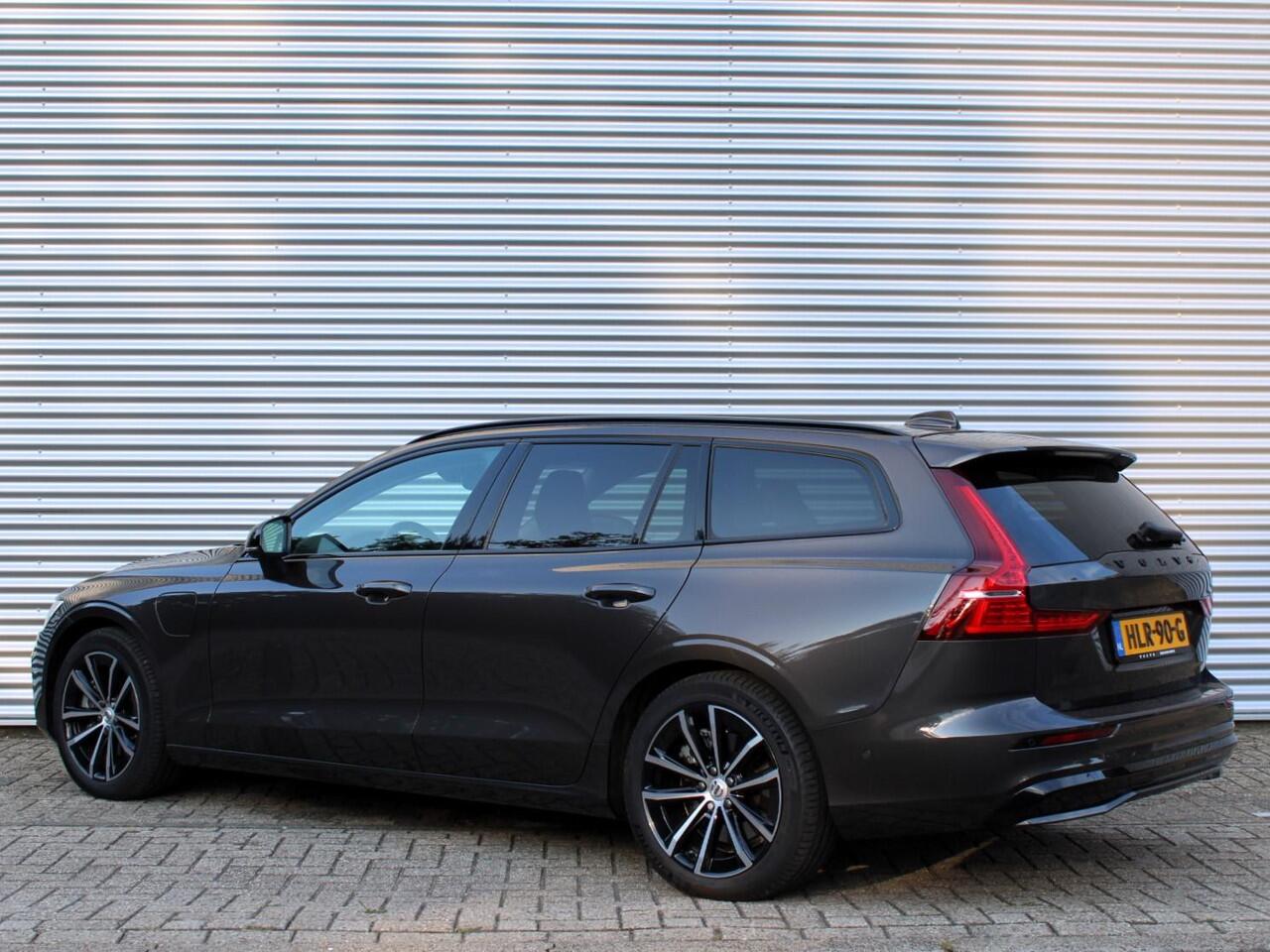 Volvo V60 2.0 T6 Plug-in hybrid AWD Plus Dark Automaat / 19" velgen / Harman Kardon / Privacy Glass / 360* camera