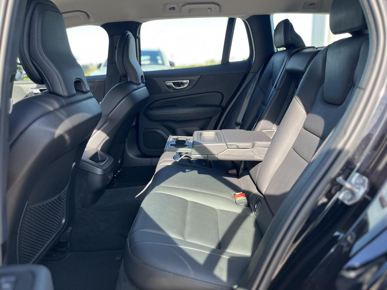 Volvo V60 D3 Momentum Leder 6-Speed | Voorruitverwarming | Achteruitrijcamera | Apple Carplay |