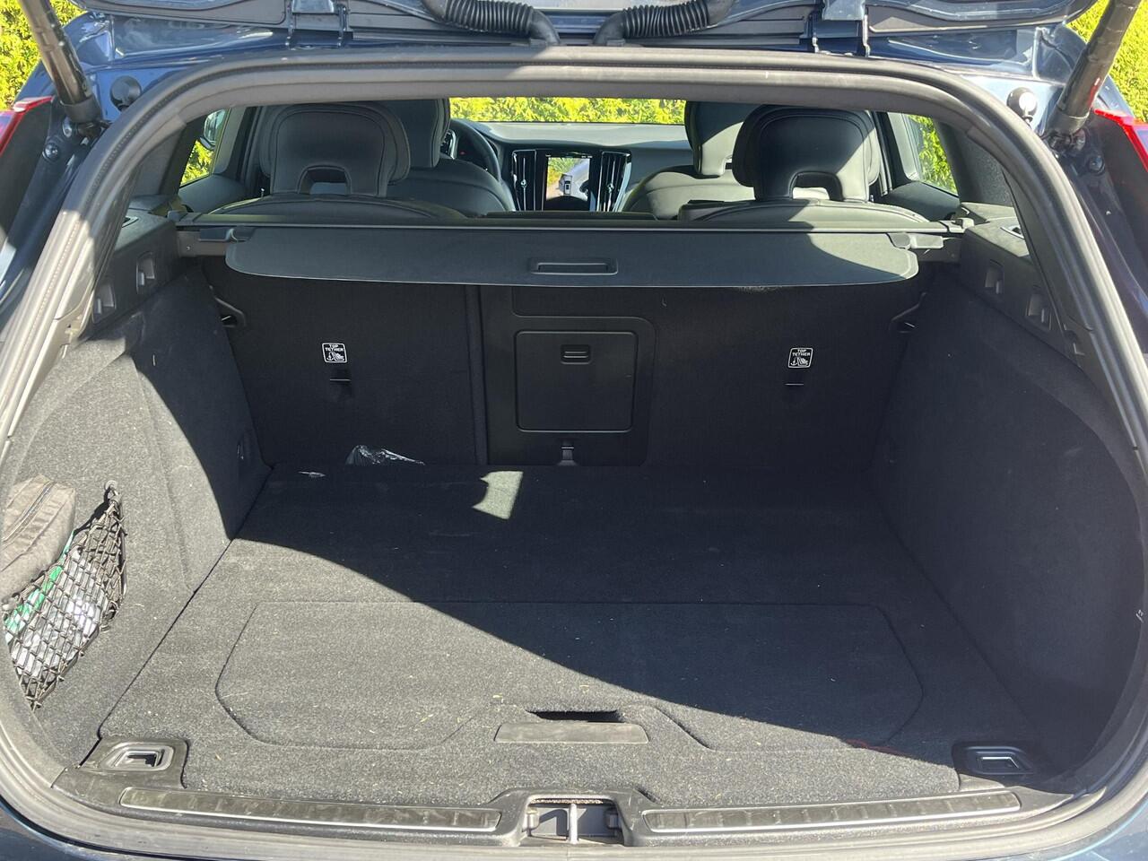 Volvo V60 T6 Plug-in hybrid AWD Plus Dark 360 Camera | Trekhaak | Pilost Assist | Elektr. stoel | H&K Audio