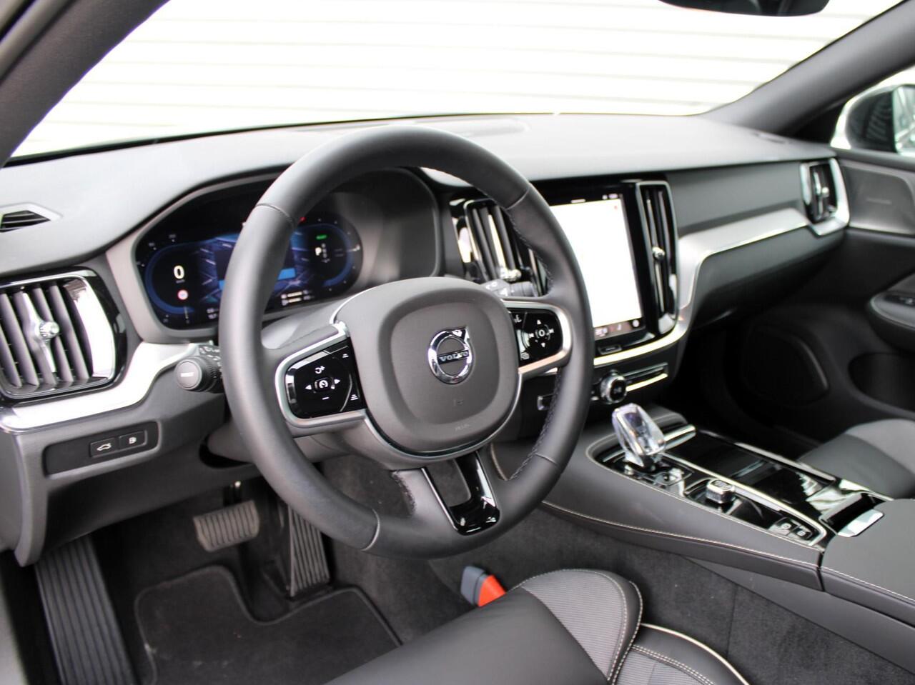 Volvo V60 2.0 T6 Plug-in hybrid AWD Plus Dark Automaat / 360* camera / Trekhaak / Nappa leder interieur / Long range accu / Google Maps navi