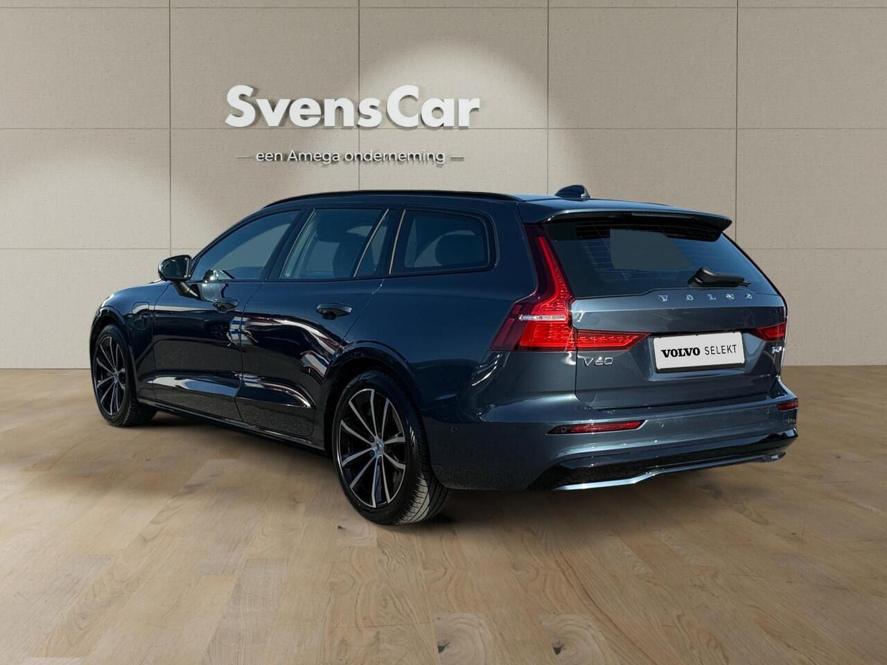 Volvo V60 2.0 T6 Plug-in hybrid AWD Plus Dark | Trekhaak | Panoramadak | Sportstoelen | Harman/Kardon |