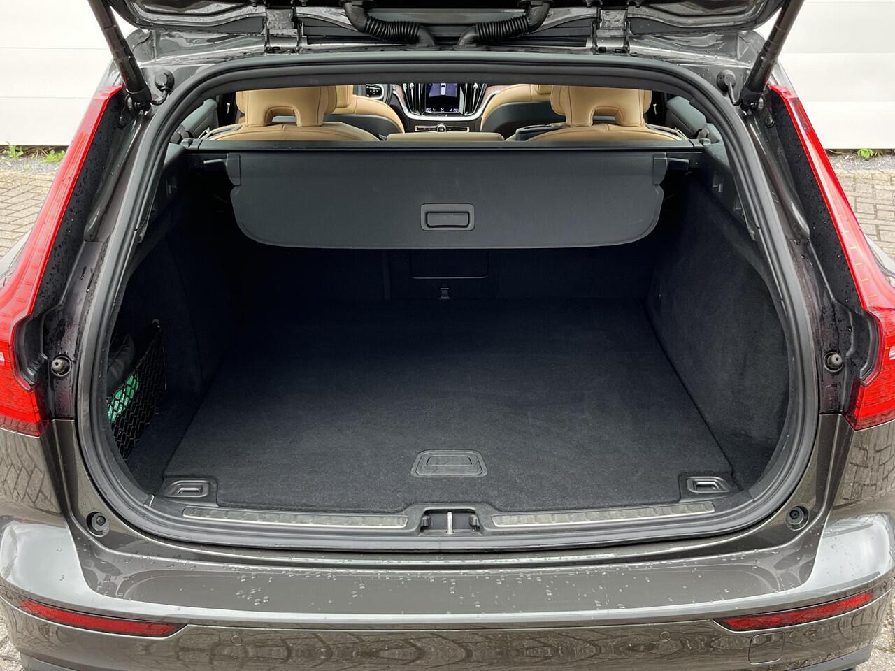 Volvo V60 2.0 B4 Inscription | Panoramadak | Harman kardon Audio | Head-up display | Stoel verwarming en verkoeling | 360 camera