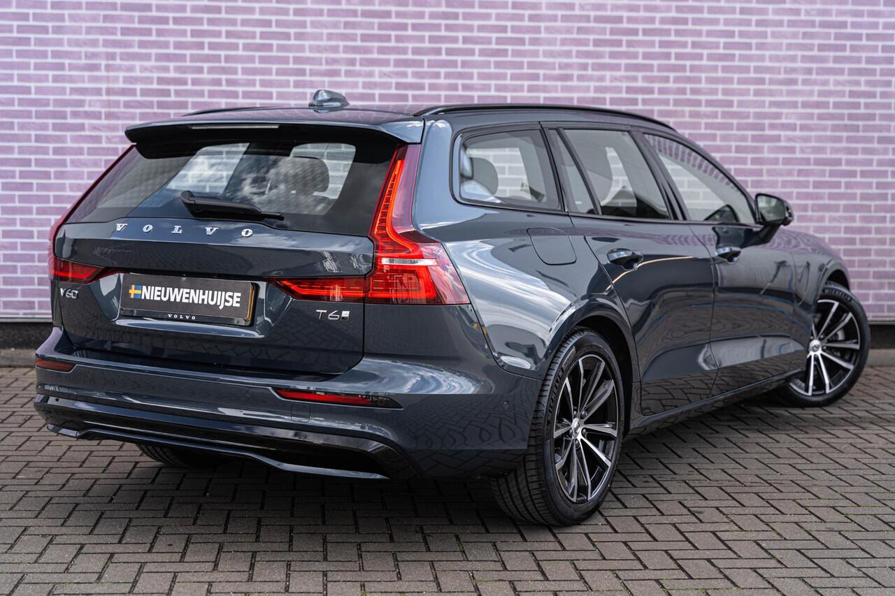 Volvo V60 2.0 T6 Plug-in hybrid AWD Plus Dark | Trekhaak | Harman Kardon | 360º Camera | Verwarmbare voorruit | Stoel- / Stuurverwarming Voor + Achter | Adaptive Cruise | BLIS | Verwarmbare voorruit | Power seats