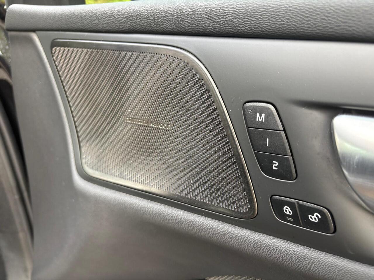 Volvo V60 2.0 T6 Plug-in hybrid AWD Plus Dark