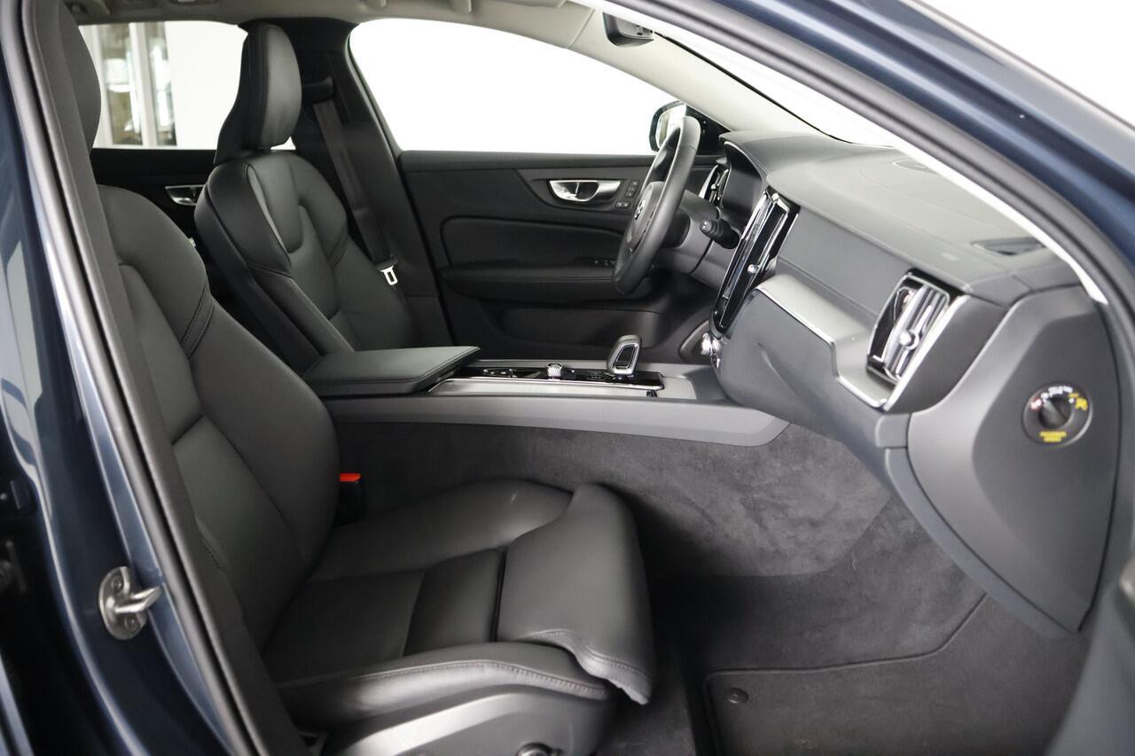 Volvo V60 2.0 B4 Ultimate Dark Panorama / Opendak /Leder / HUD / Pilot Assist / HarmanKardon / CarPlay