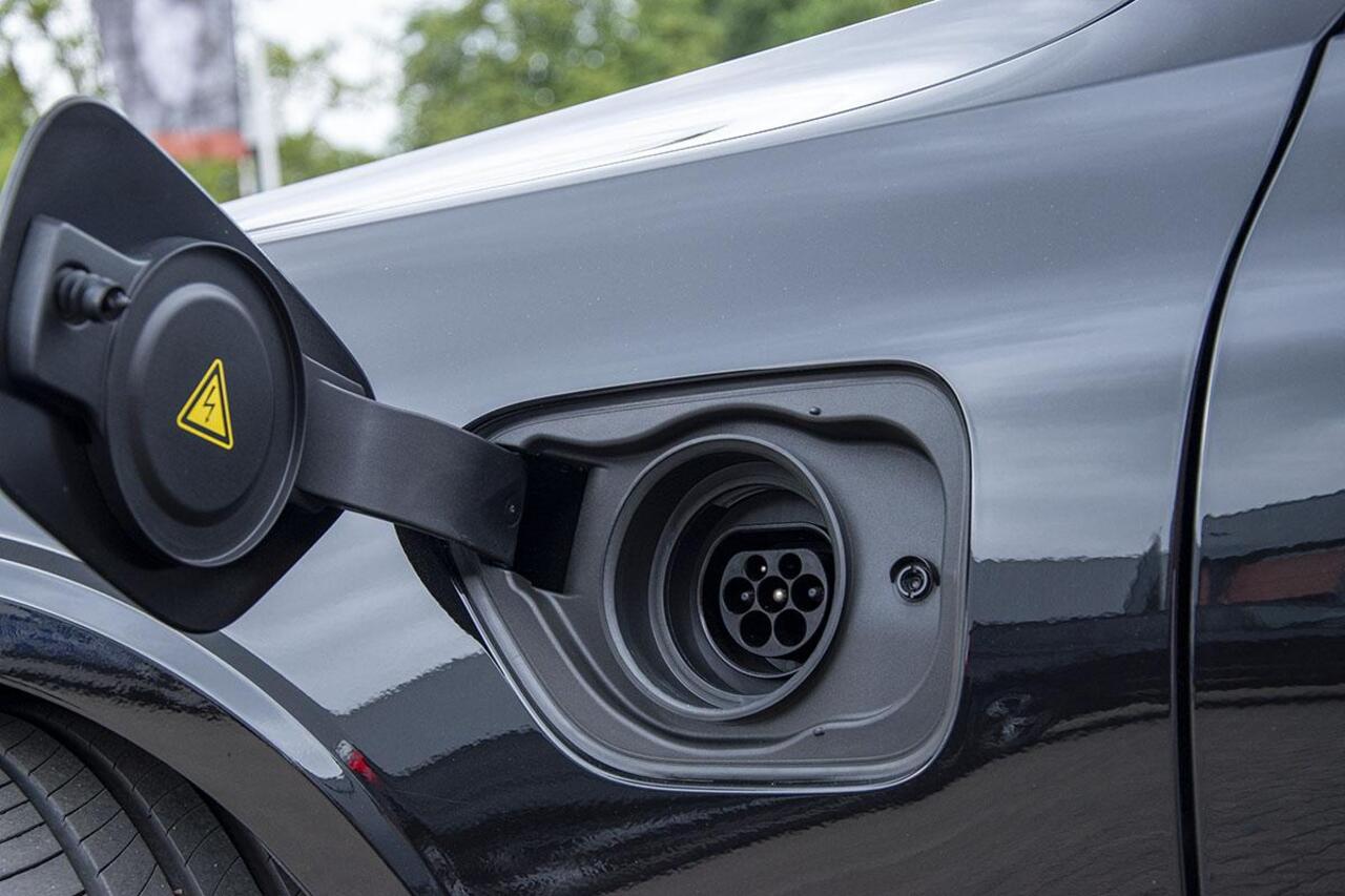 Volvo V60 2.0 T8 TWIN ENGINE AWD INSCRIPTION