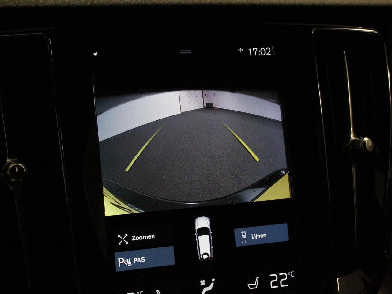 Volvo V60 2.0 B4 R-Design Navigatie Climate control Cruise control adaptive Parkeersensoren Achteruitrijcamera Keyless Navigatie Apple Carplay/ Android Auto