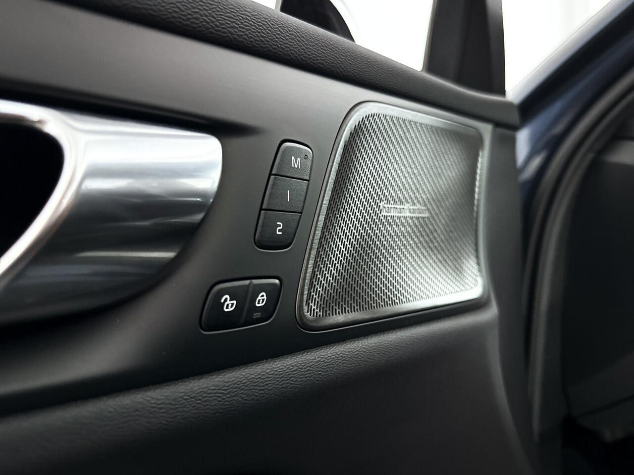 Volvo V60 T6 Plug-in hybrid AWD Plus Dark | 360° camera | Harman Kardon | Stoel- en Stuurverwarming | Trekhaak