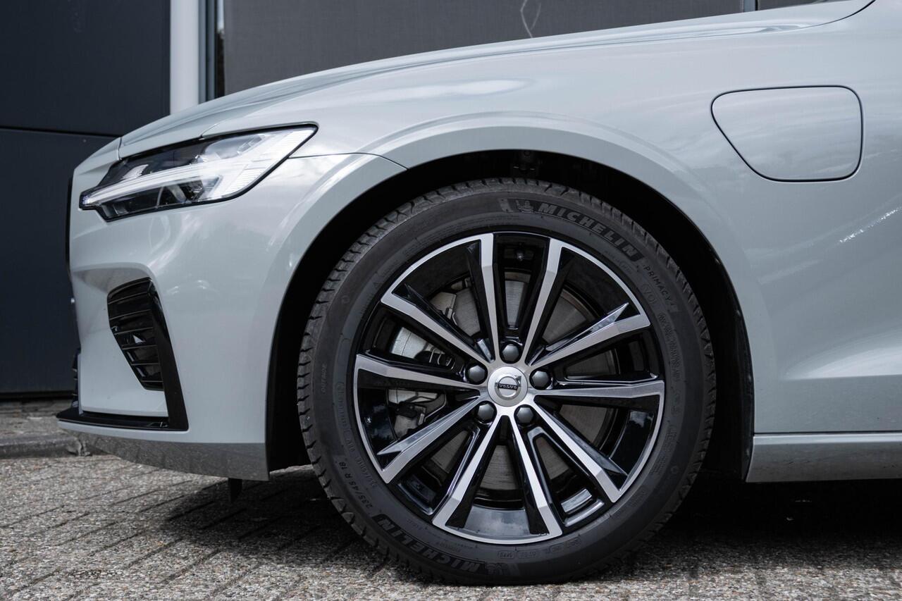 Volvo V60 T6 Plug-in hybrid AWD Plus Dark | Google Navigatie | Moritz lederen interieur | Elektrische stoelen voor met memory | Harman Kardon premium Sound | Parkeercamera | Adaptive Cruise Control | BLIS | Keyless |