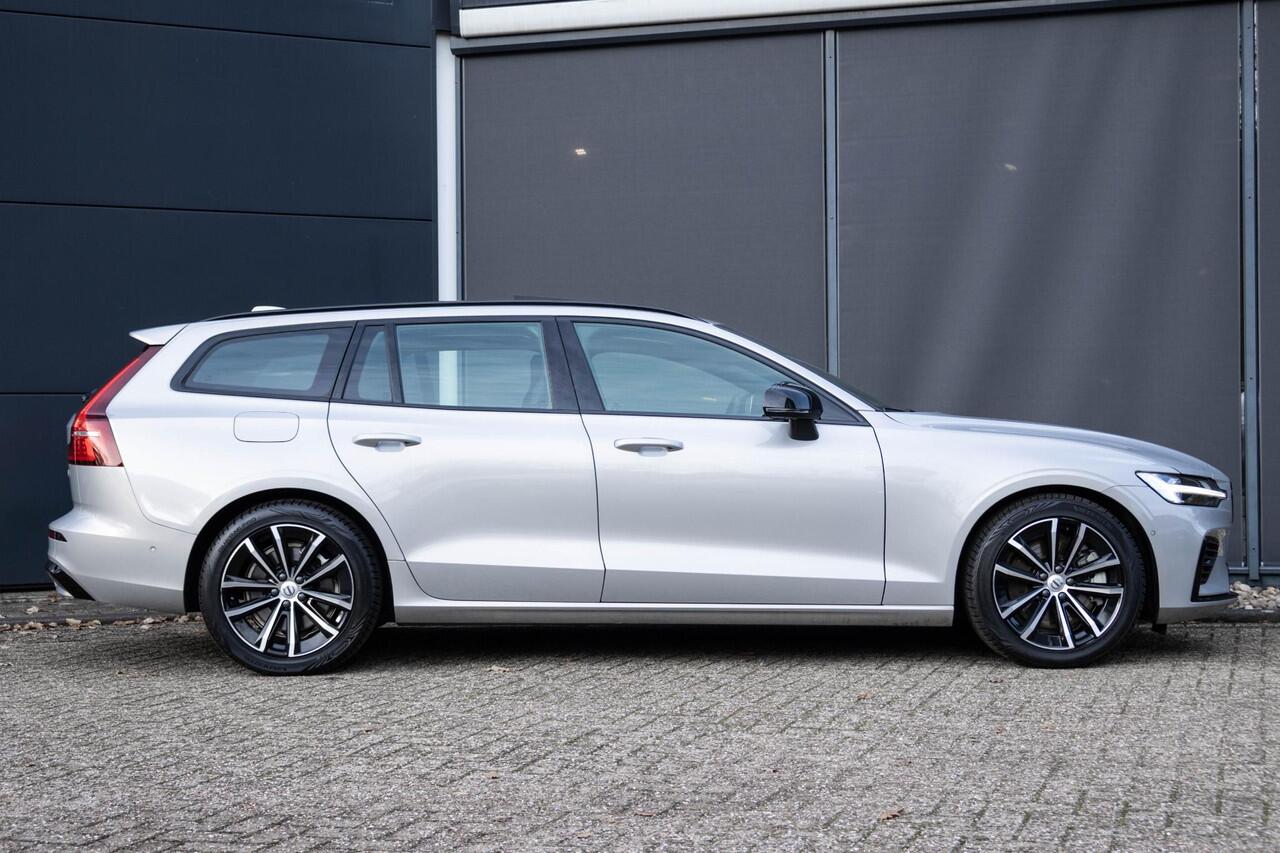 Volvo V60 T6 Plug-in hybrid AWD Plus Dark | Panoramadak | Verwarmbare Voorstoelen (met geheugen) | Stuurwiel en Achterbank | Semi-Elektrische Trekhaak | Verwarmbare Voorruit | Premium Audio by Harman Kardon | 360-Camera