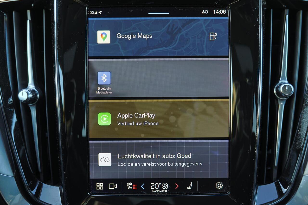 Volvo V60 T6 Recharge AWD Core - Parkeercamera achter - Verwarmde voorstoelen, stuur & achterbank - Parkeersensoren voor & achter - Cruise control - Extra getint glas - 18' LMV