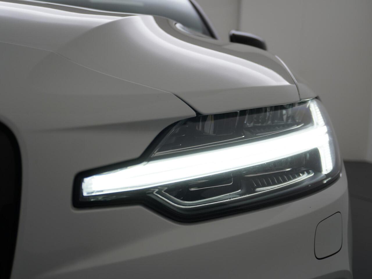 Volvo V60 2.0 T6 Recharge AWD Dark R-Design LongRange/Panodak/Camera/Headup etc.