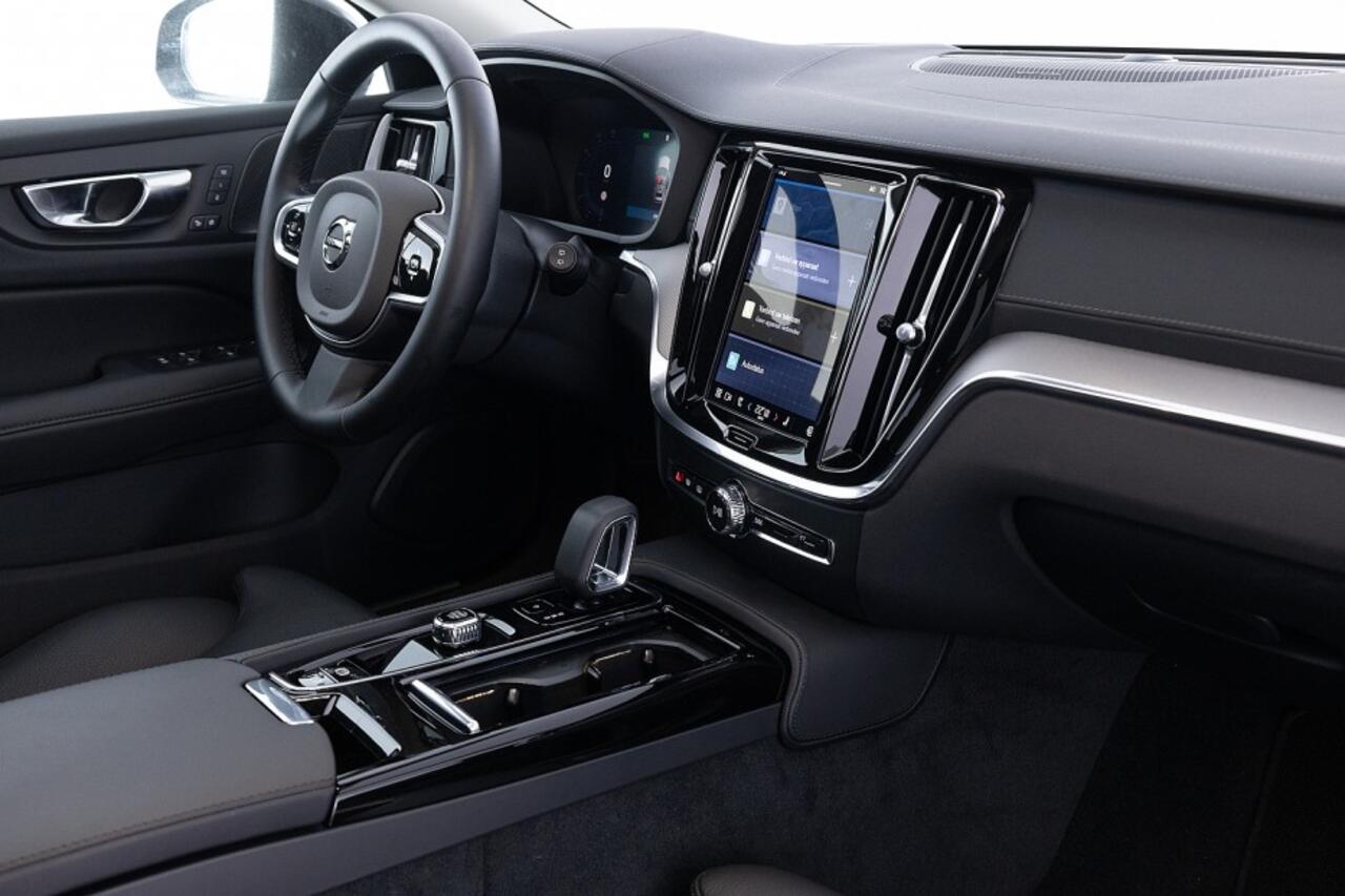 Volvo V60 2.0 T8 Plug-in hybrid AWD Ultra Dark | PANORAMA | ? 1e Eigenaar