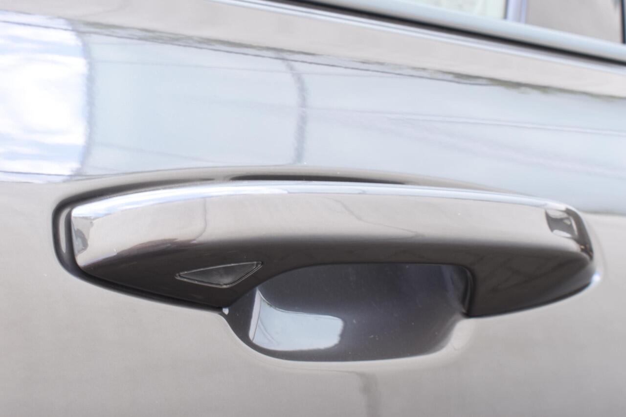 Volvo V60 T6 350PK Automaat Plug-in Hybrid AWD Plus Dark / Navigatie / 360 Camera / Panorama Dak / Adaptieve Cruise Control / Harman Kardon / Elektrische Stoelen / LM Velgen / Trekhaak /