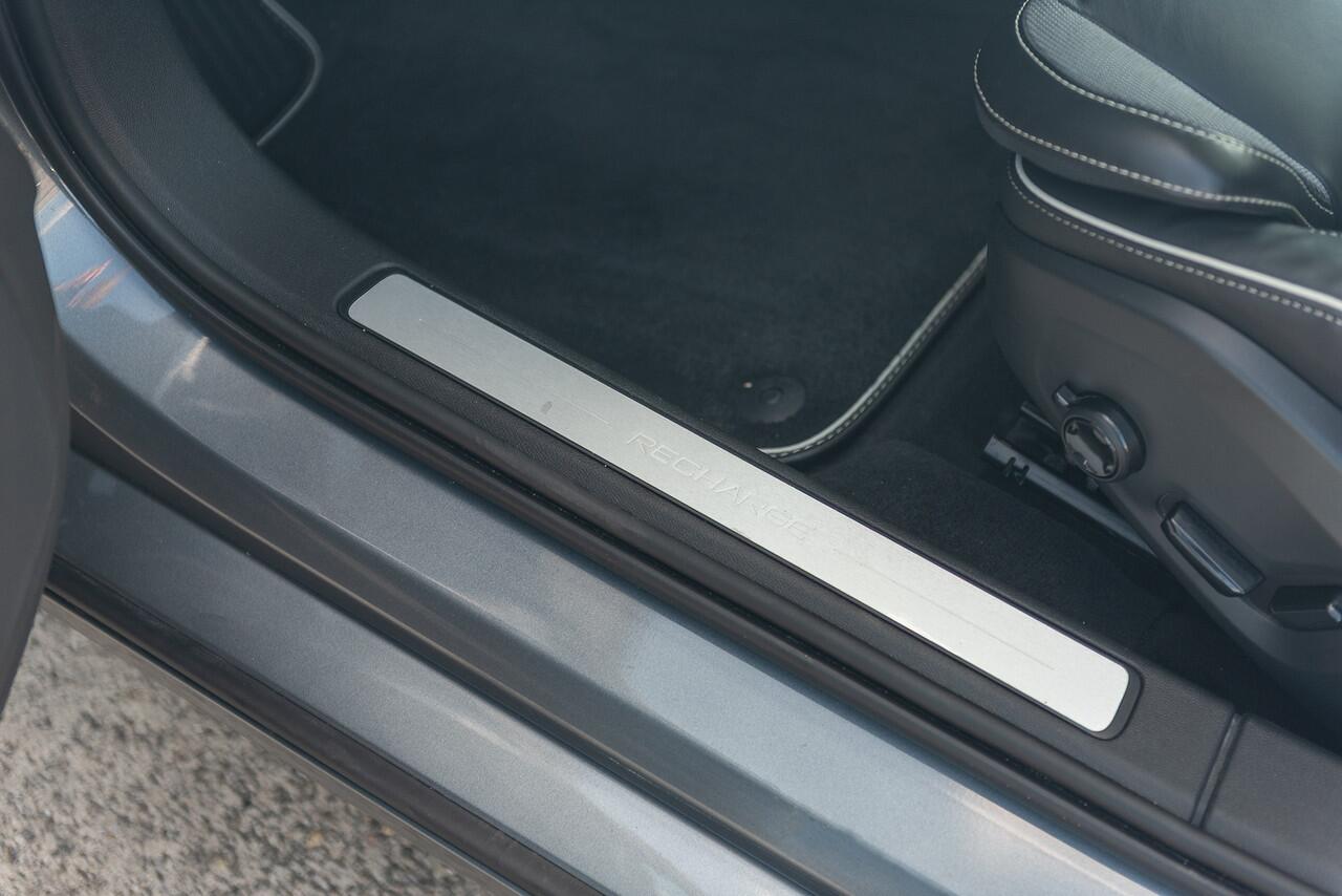 Volvo V60 T6 Aut. Plug-In Hybrid R-Design Leder Panoramadak 360Camera 340pk